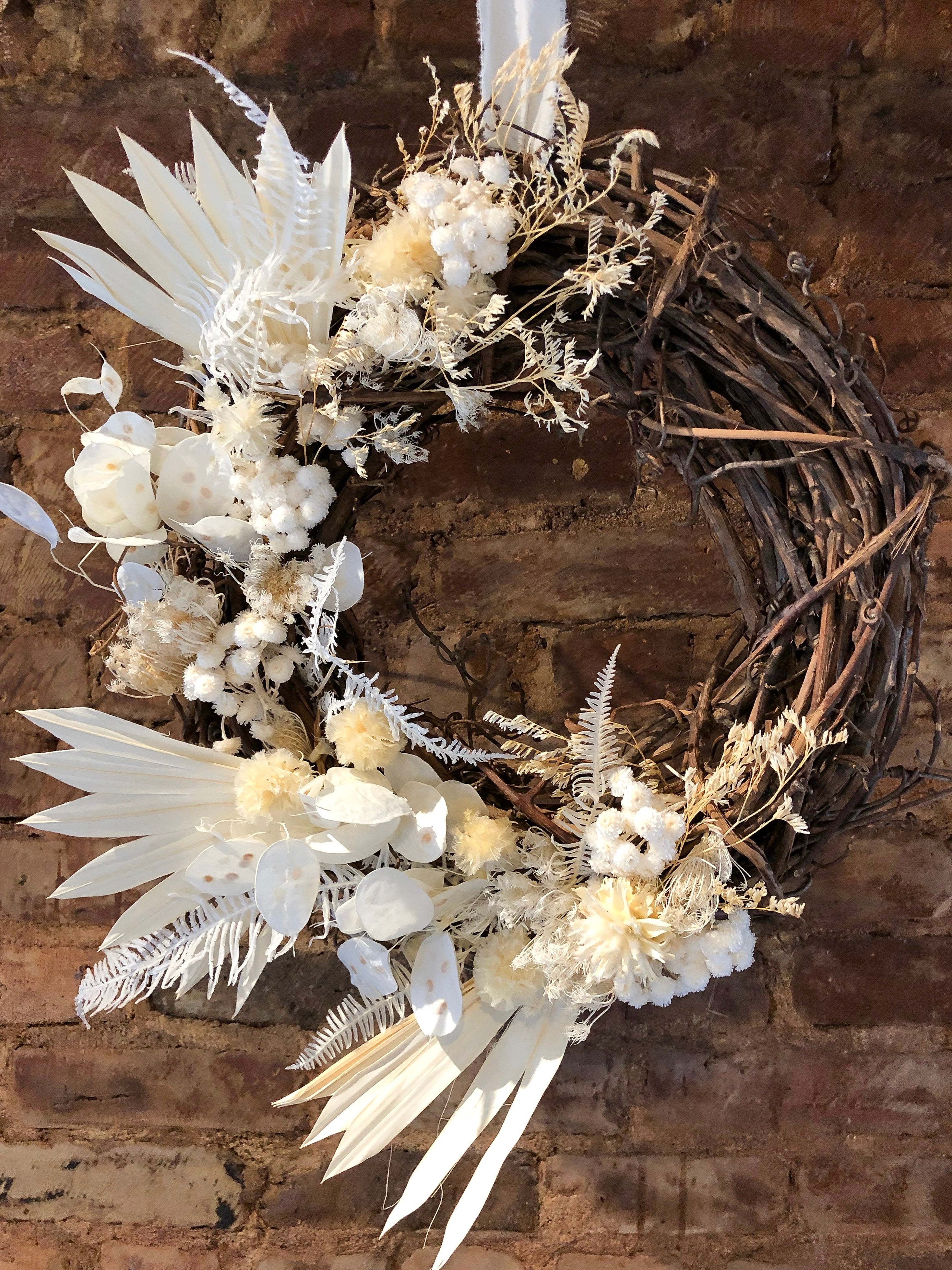 SoHo Wreath - Élan Flowers