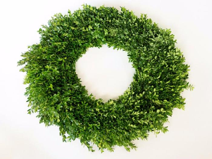 Boxwood Wreath and Garland - Élan Flowers